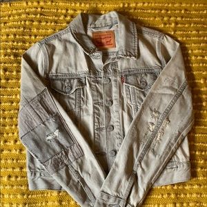 Levi’s Size M Grey Distressed Denim Jacket